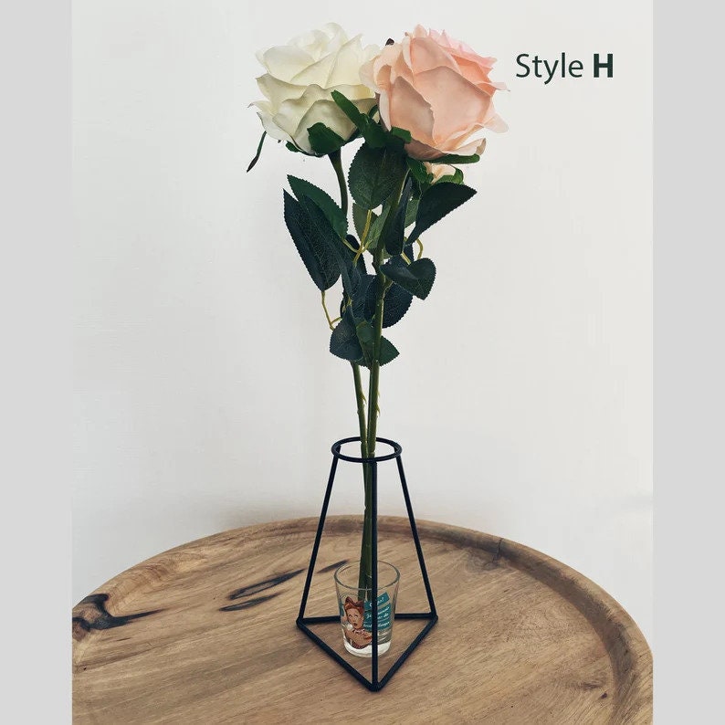 Retro Iron Line Flowers Vase Metal Plant Holder Modern Solid Decor Nordic Outline Silhouette Style Glass not included